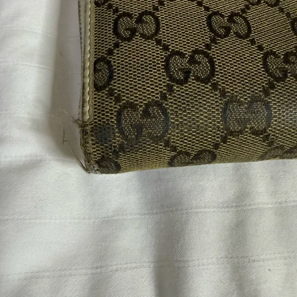 Gucci Gold Heart Charm Detail - Picture 2 of 10